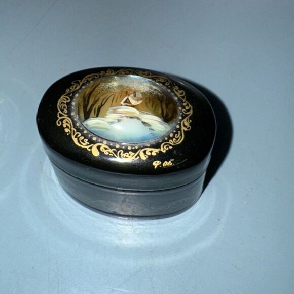 2 VTG Russian Lacquer Boxes - Hand Painted, Signed by Artist, Collectible - Picture 7 of 11